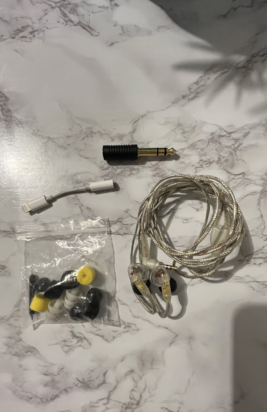 Shure SE425 In Ear Monitor Headphones thumbnail
