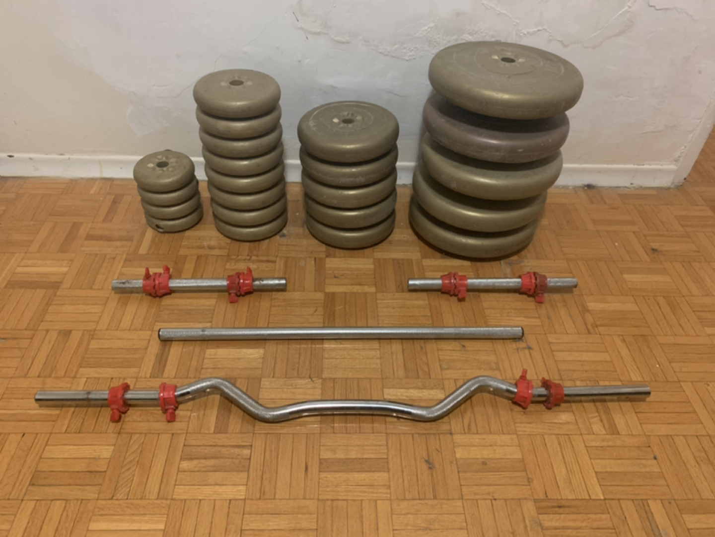 Weight bench with weights