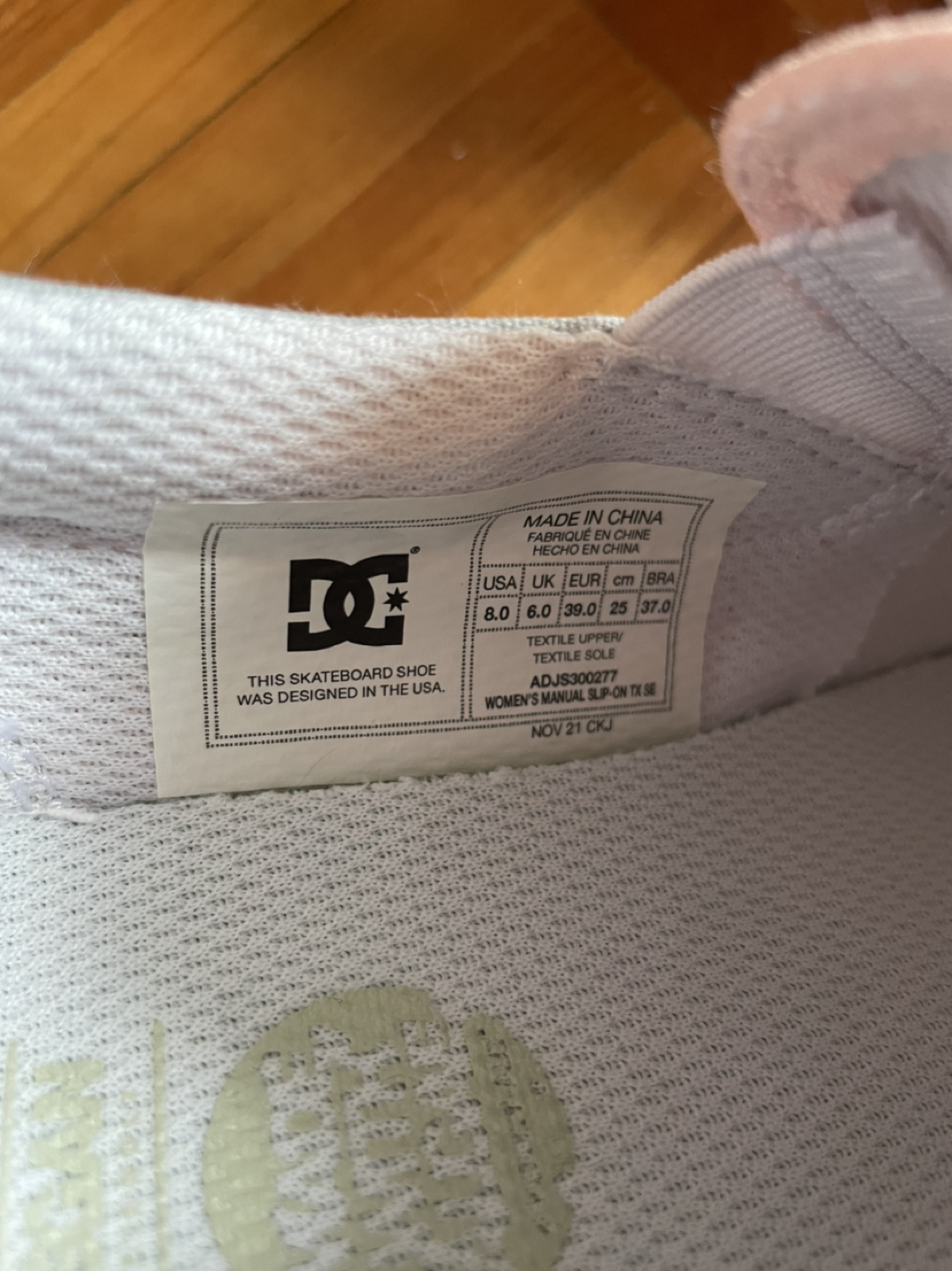 DC women’s slip on canvas shoes size 8 - photo 4