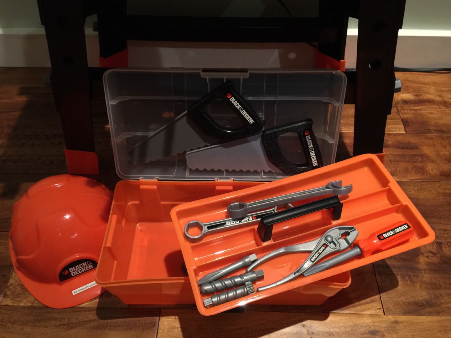 Black and Decker toy work bench with accessories - photo 2