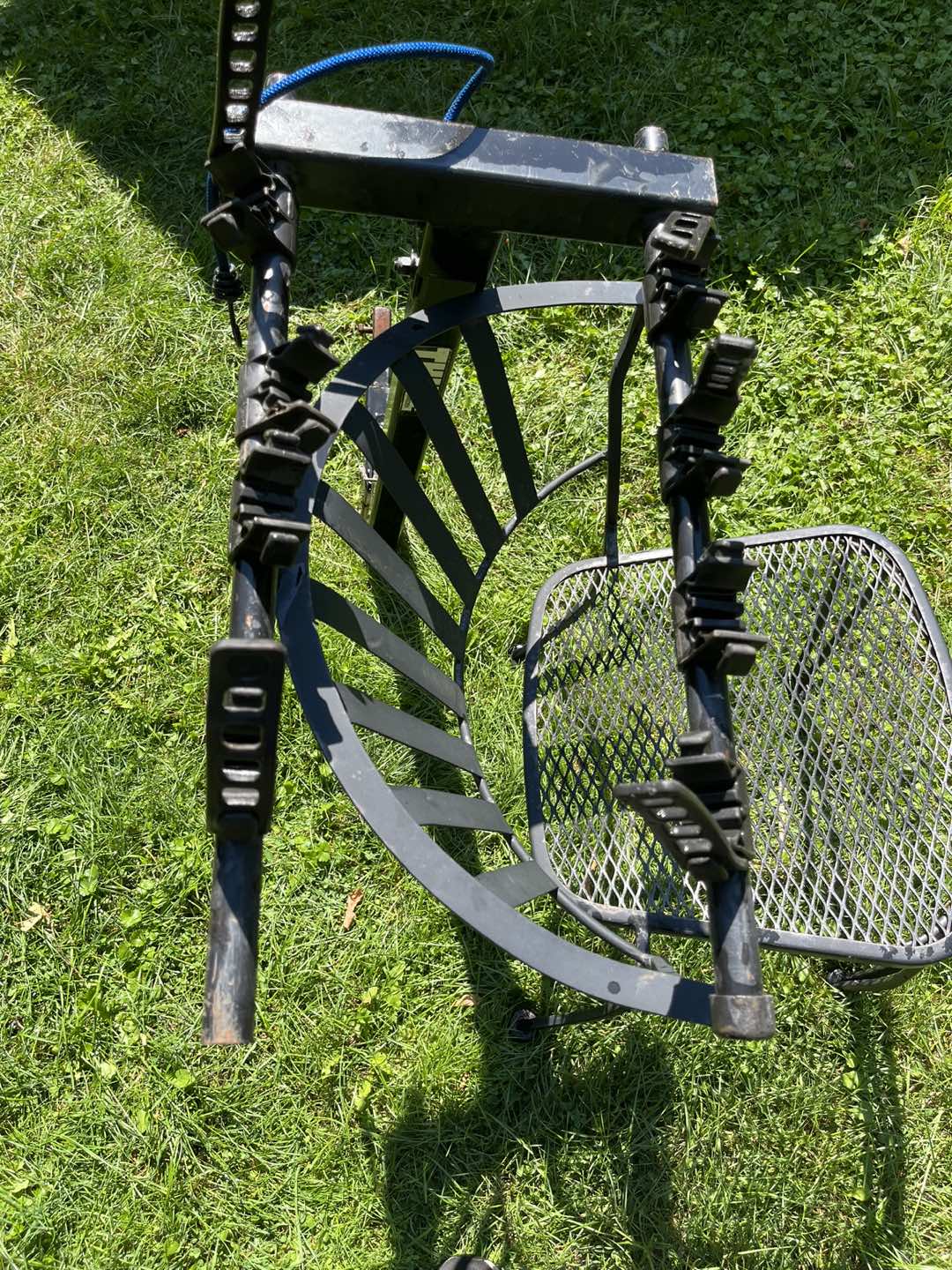 THULE hitch bike rack up to 4 bikes - photo 2