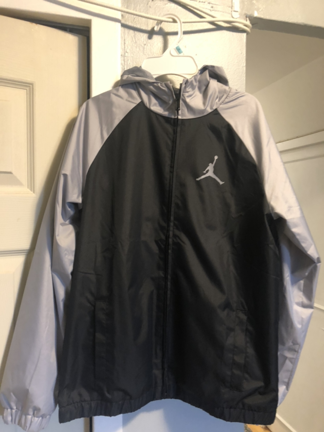 Boys Jordan jacket size 12/13 thumbnail