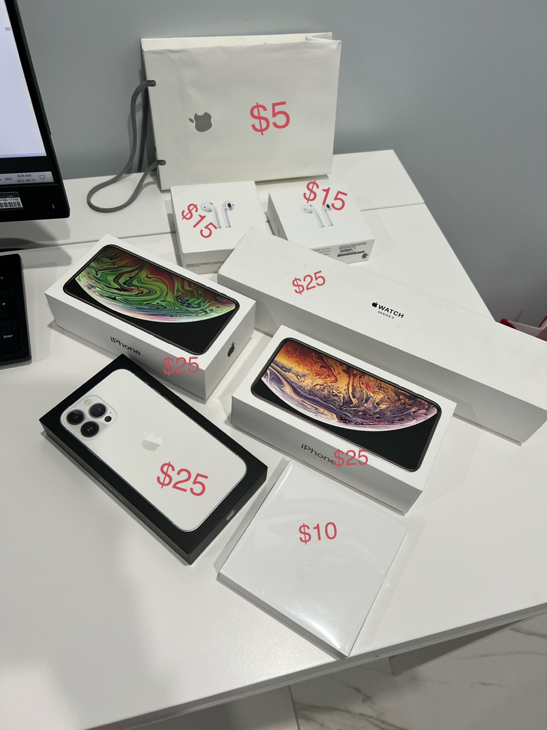 Apple gadgets empty boxes - photo 2