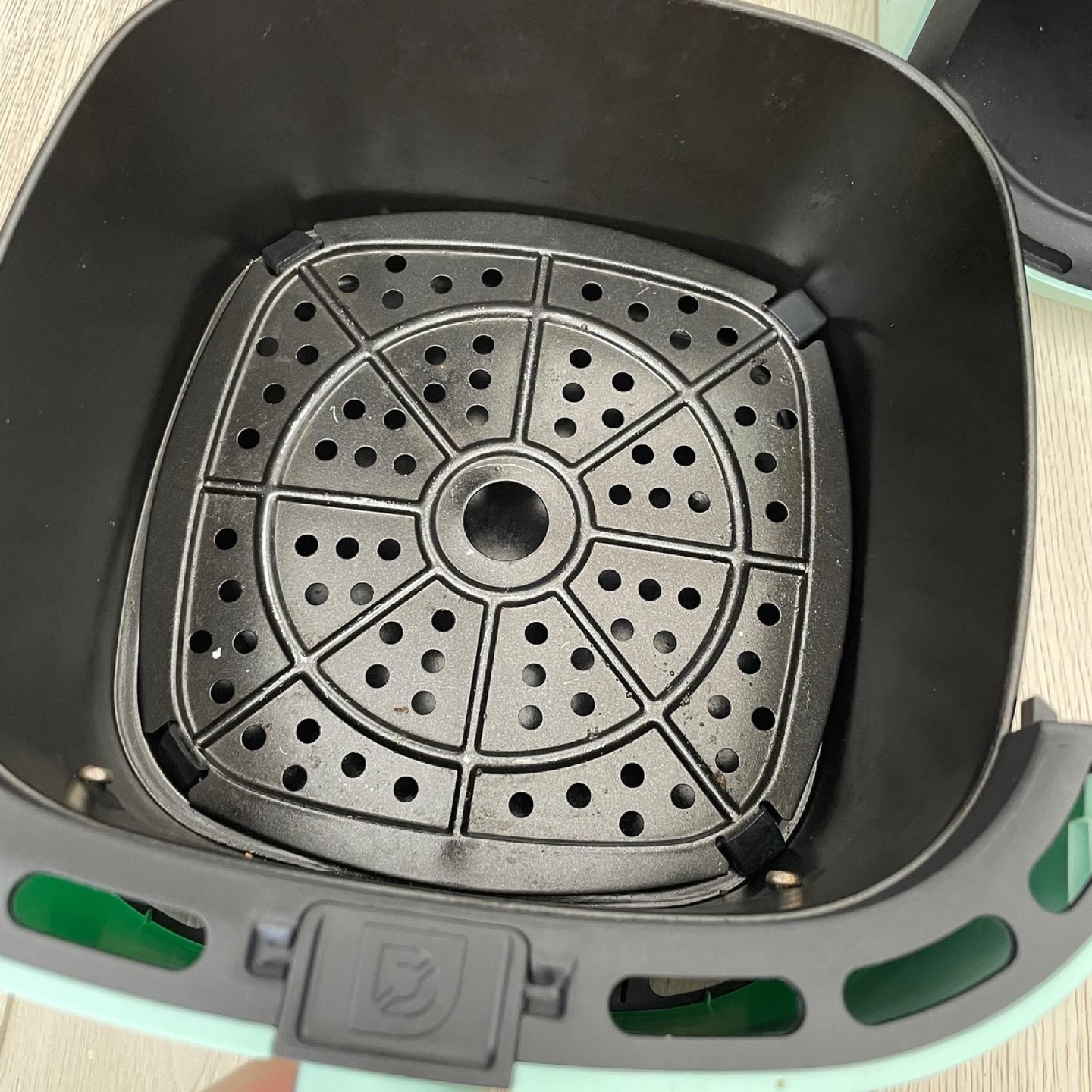 Dash air fryer 2.6 quarts - photo 3