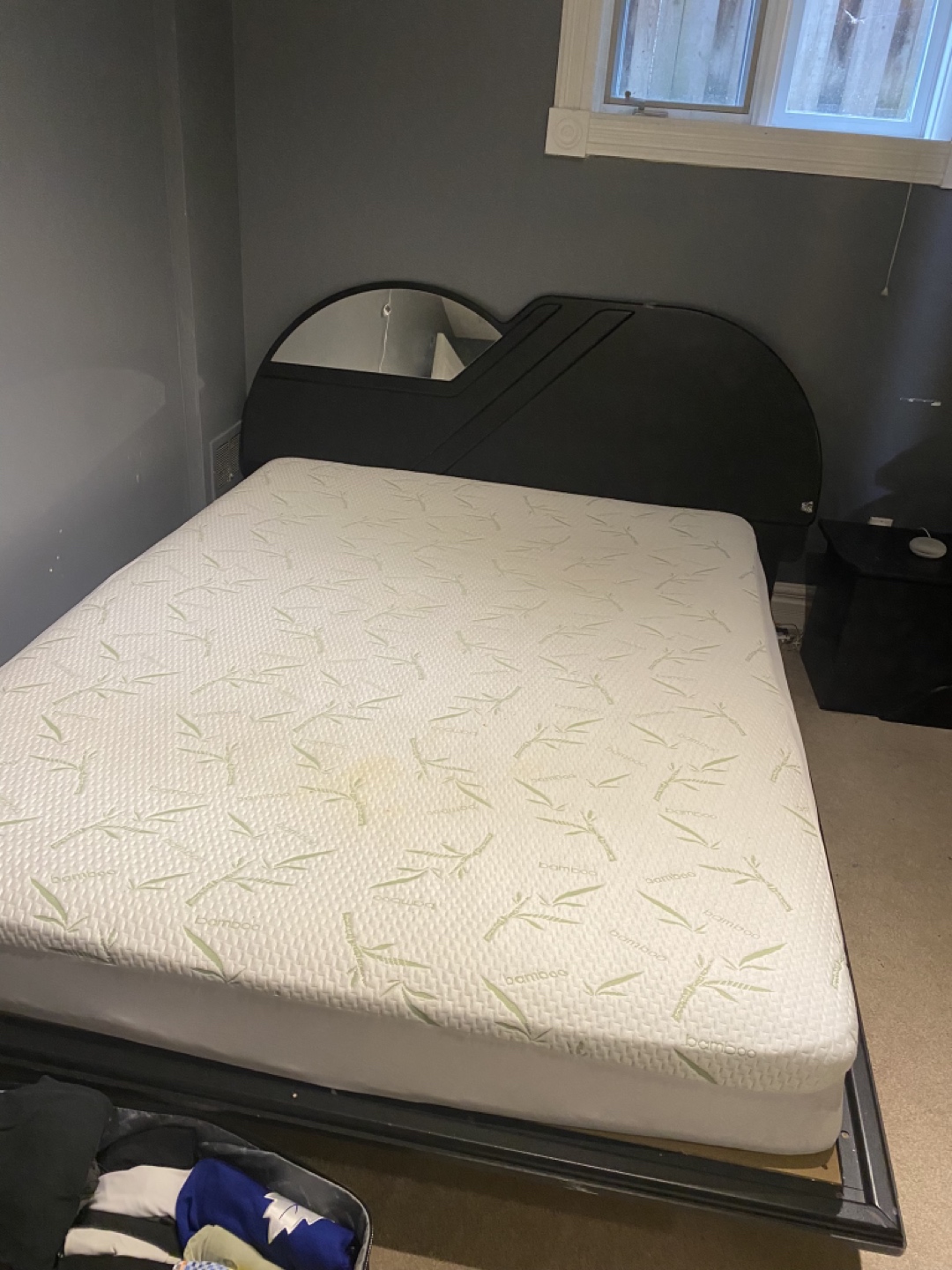 Queen bed frame with 2 night tables black wood - photo 3