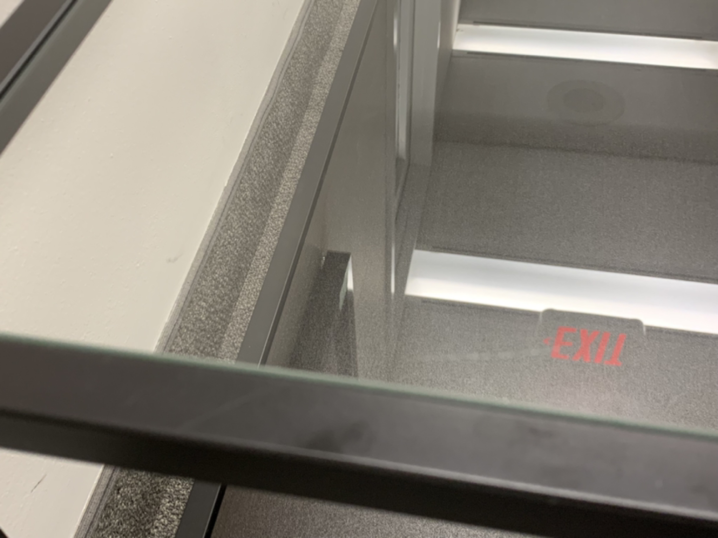 Lovely Glass Table from professional office - photo 4