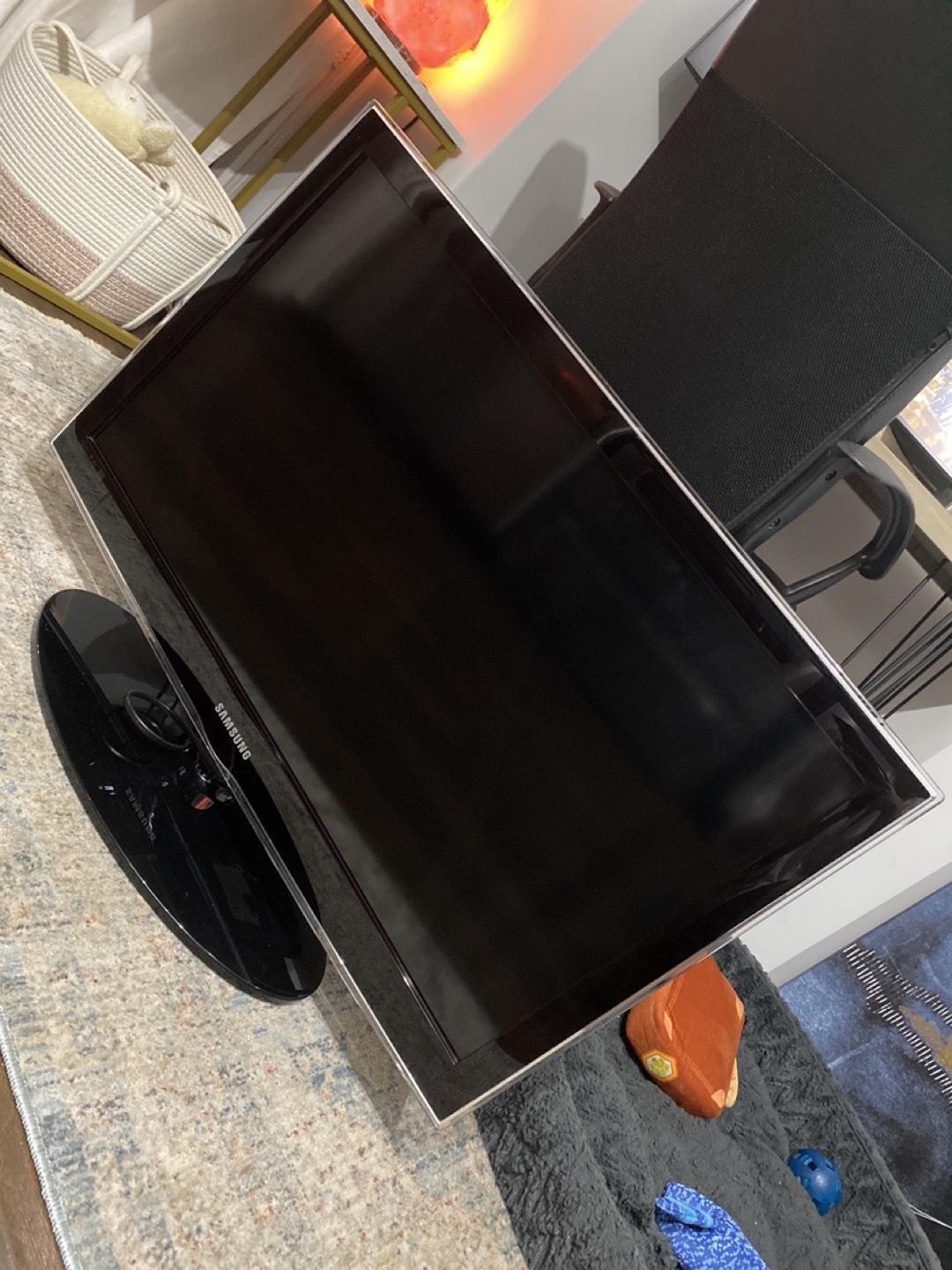 30” Samsung TV with remote thumbnail