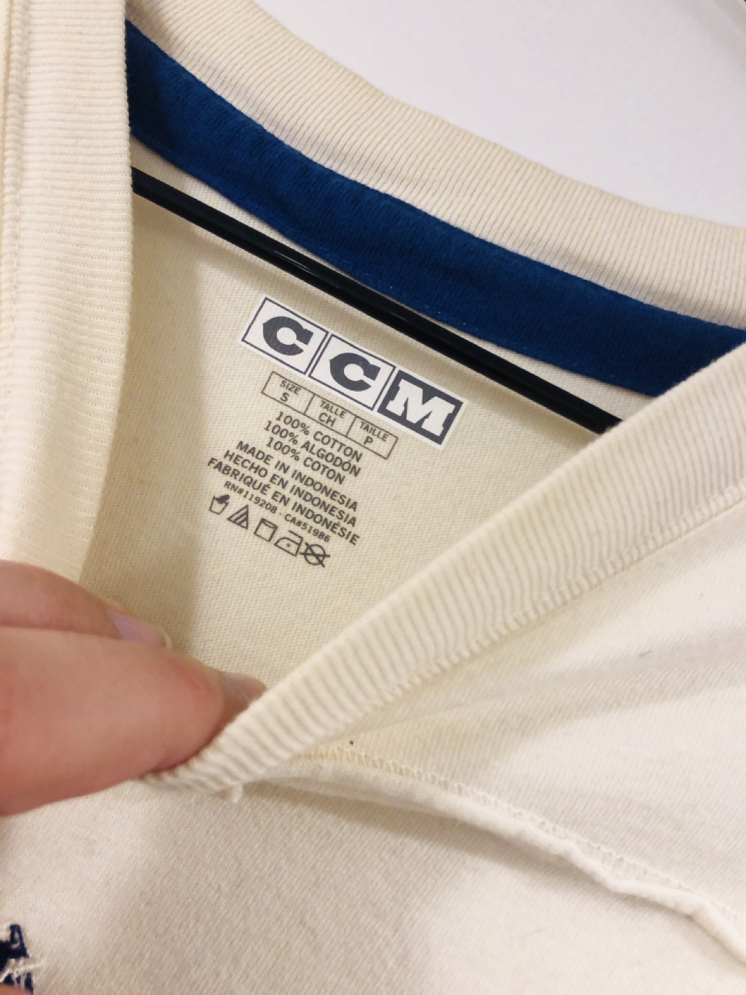 Toronto Maple Leafs long sleeve sweater image indicator(2)