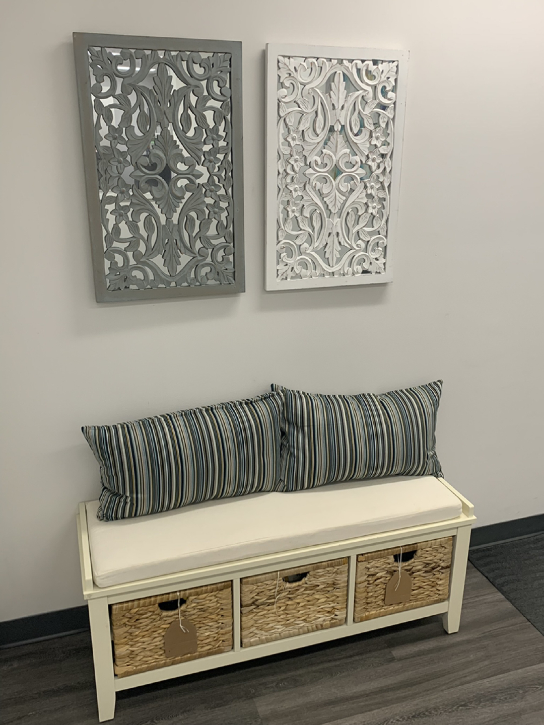 Beautiful Bench with Storage Baskets (pillows not incl.) - photo 3