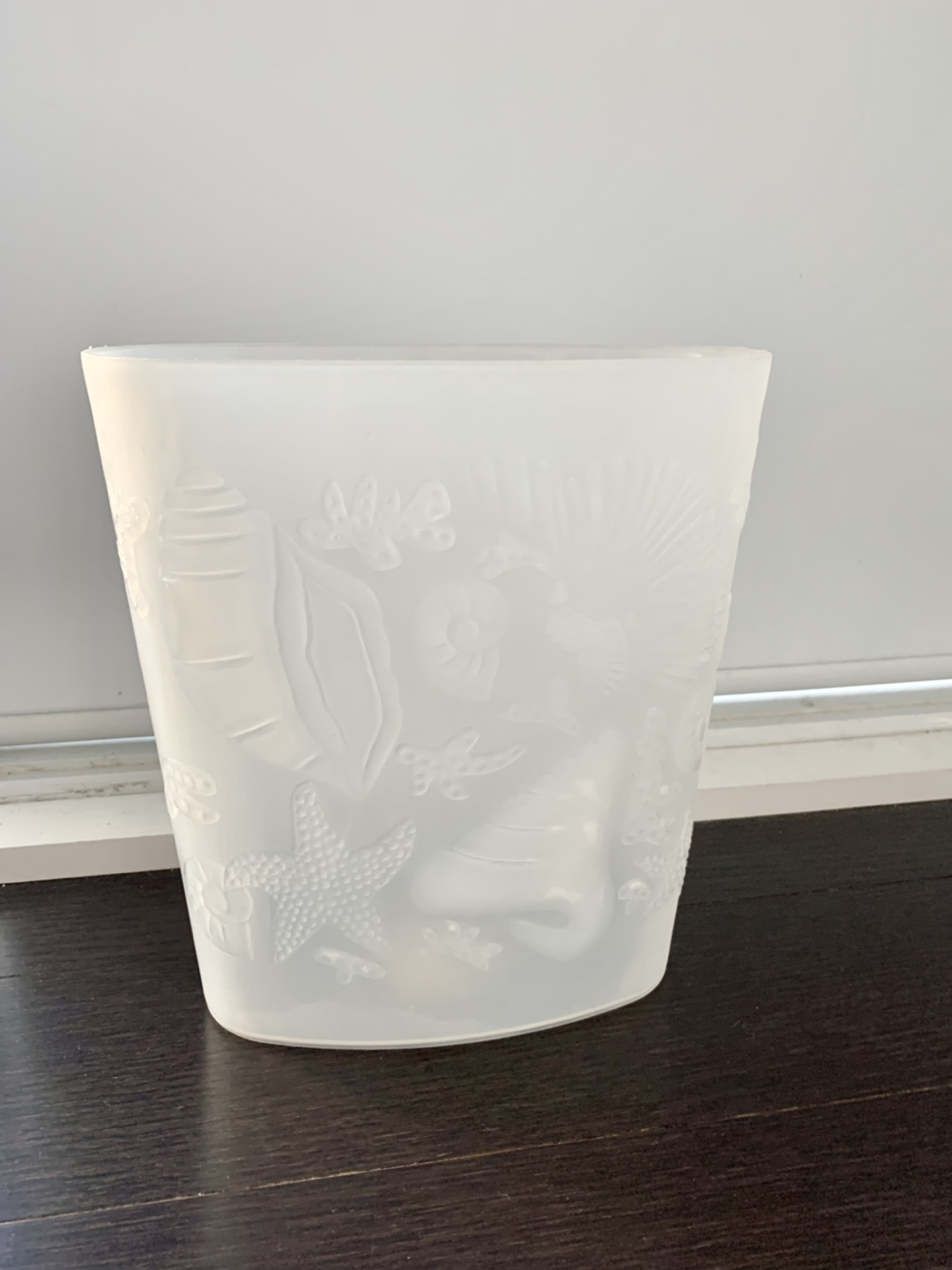 White transparent bin thumbnail