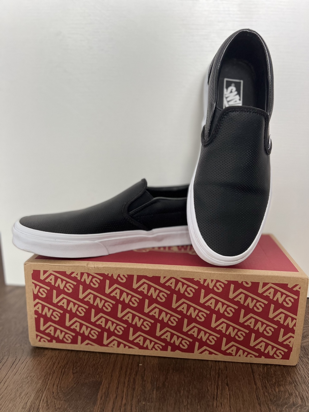 Vans unisex classic slip ons thumbnail