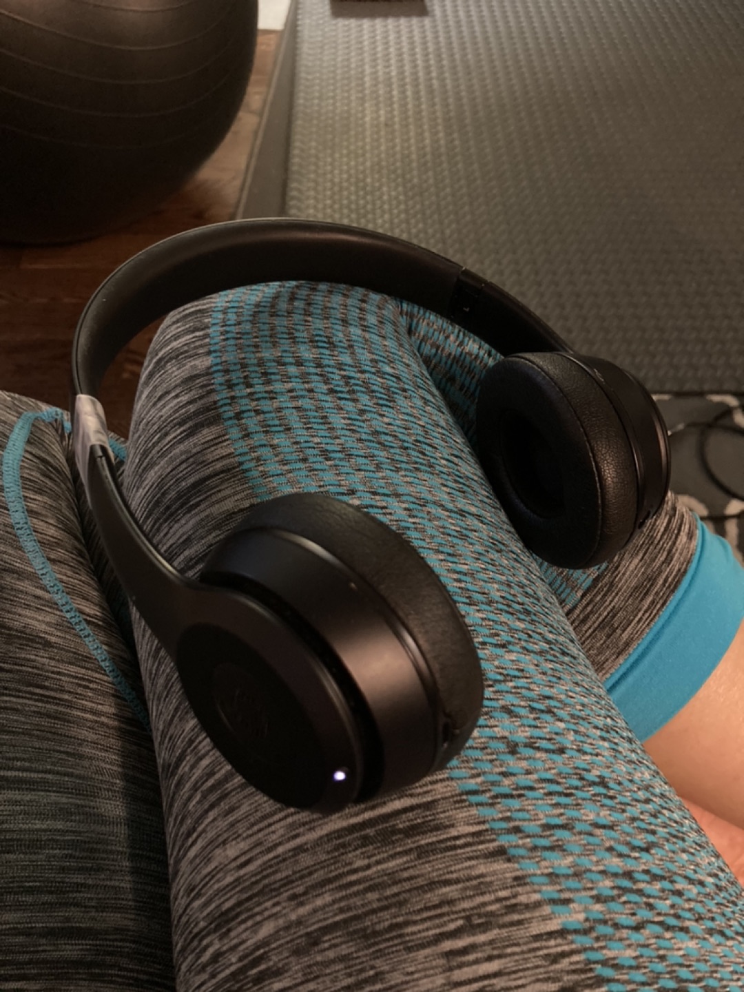 Solo 3 wireless headphone image indicator(2)