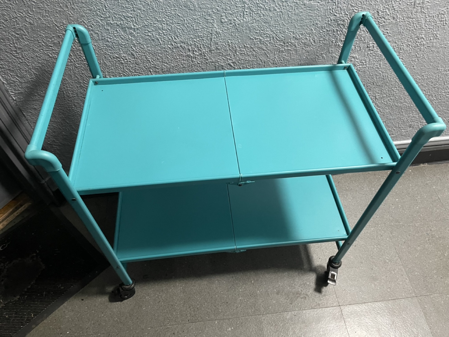 Folding table