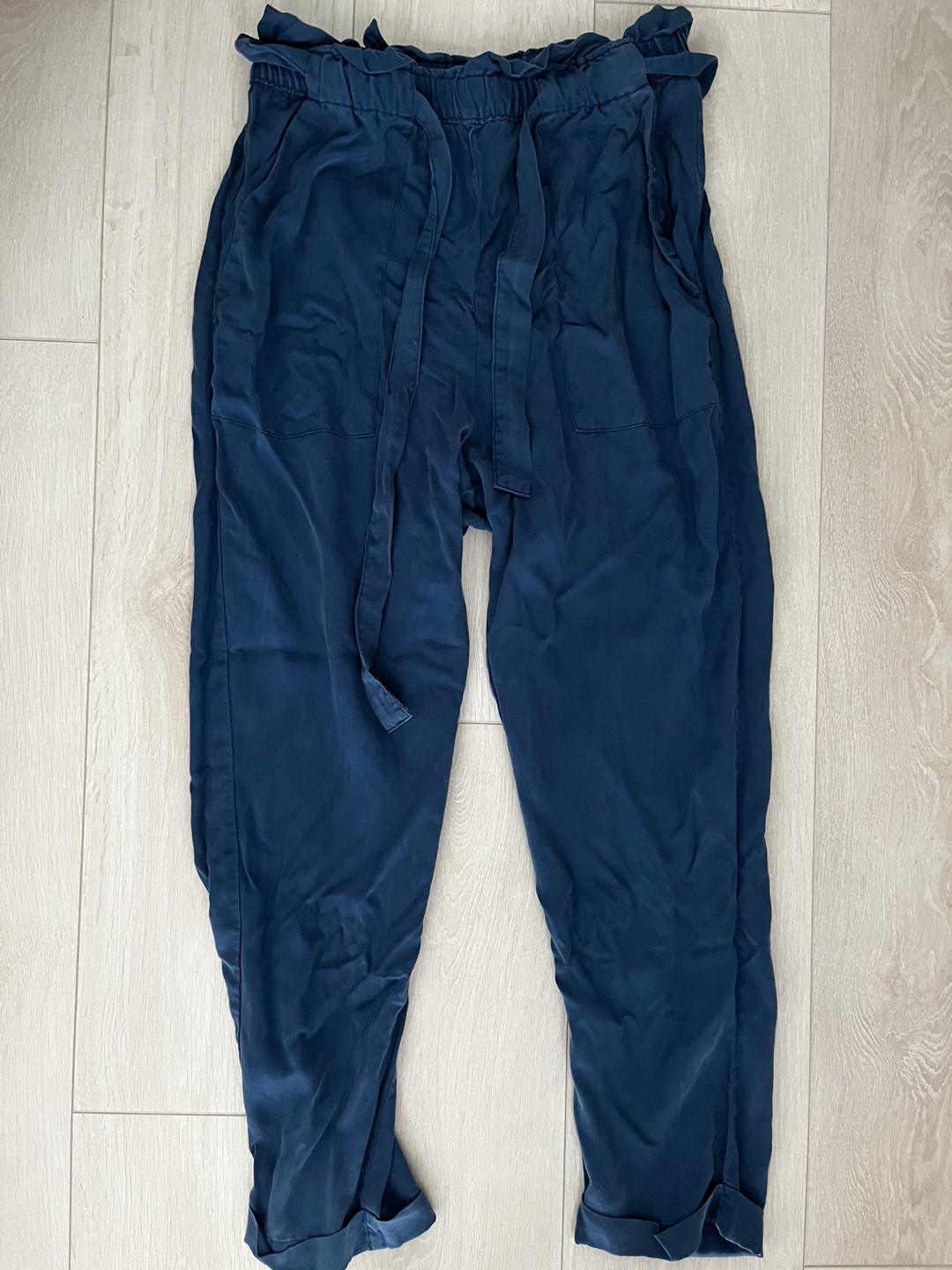 H&M paper bag pants thumbnail