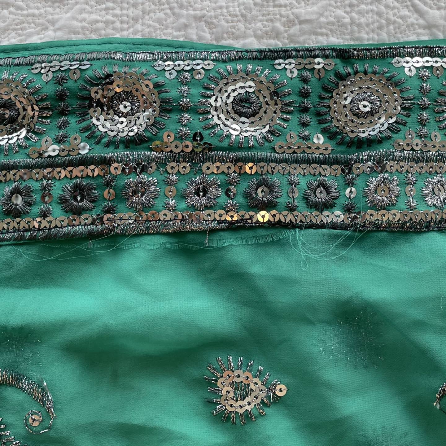 Green embroidery sari - photo 4