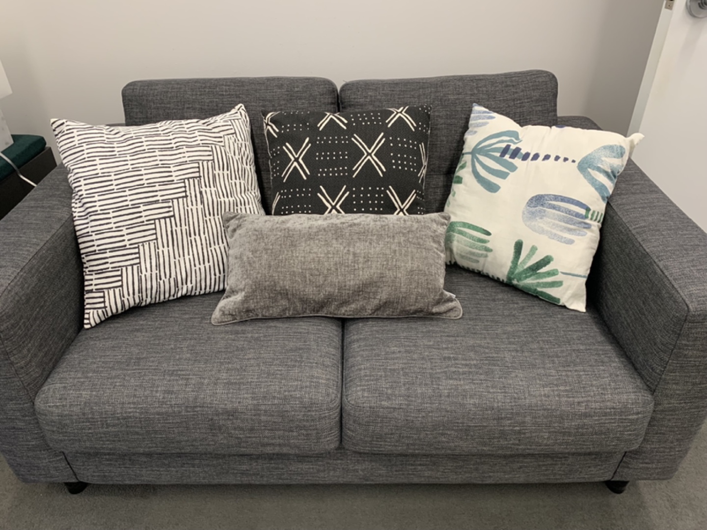 Beautiful EQ3 Couch + Free Pillows (from professional office) - photo 2
