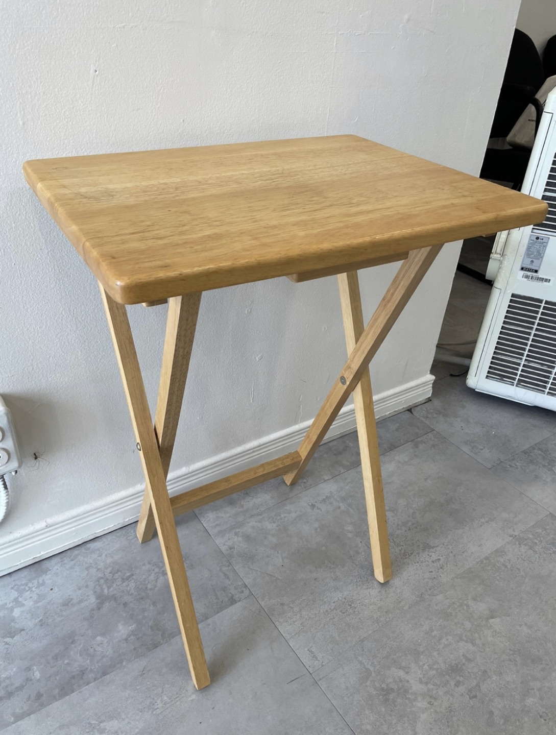 Foldable table