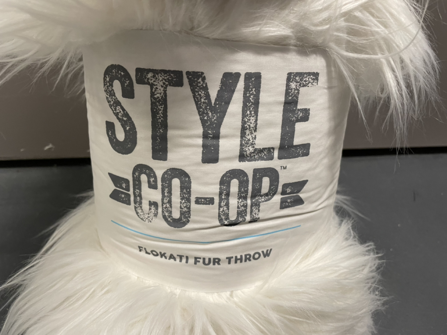 Brand New Faux Fur Throw (50*60 inch) - photo 2