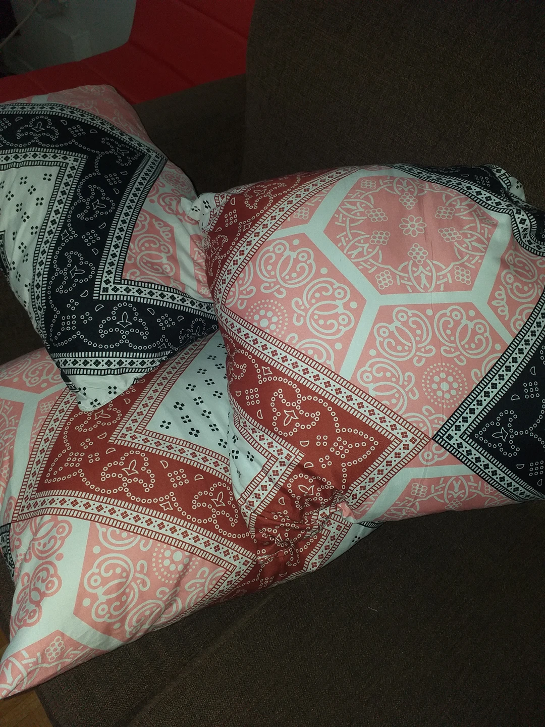 brand new three beautiful cushins $30 image indicator(2)