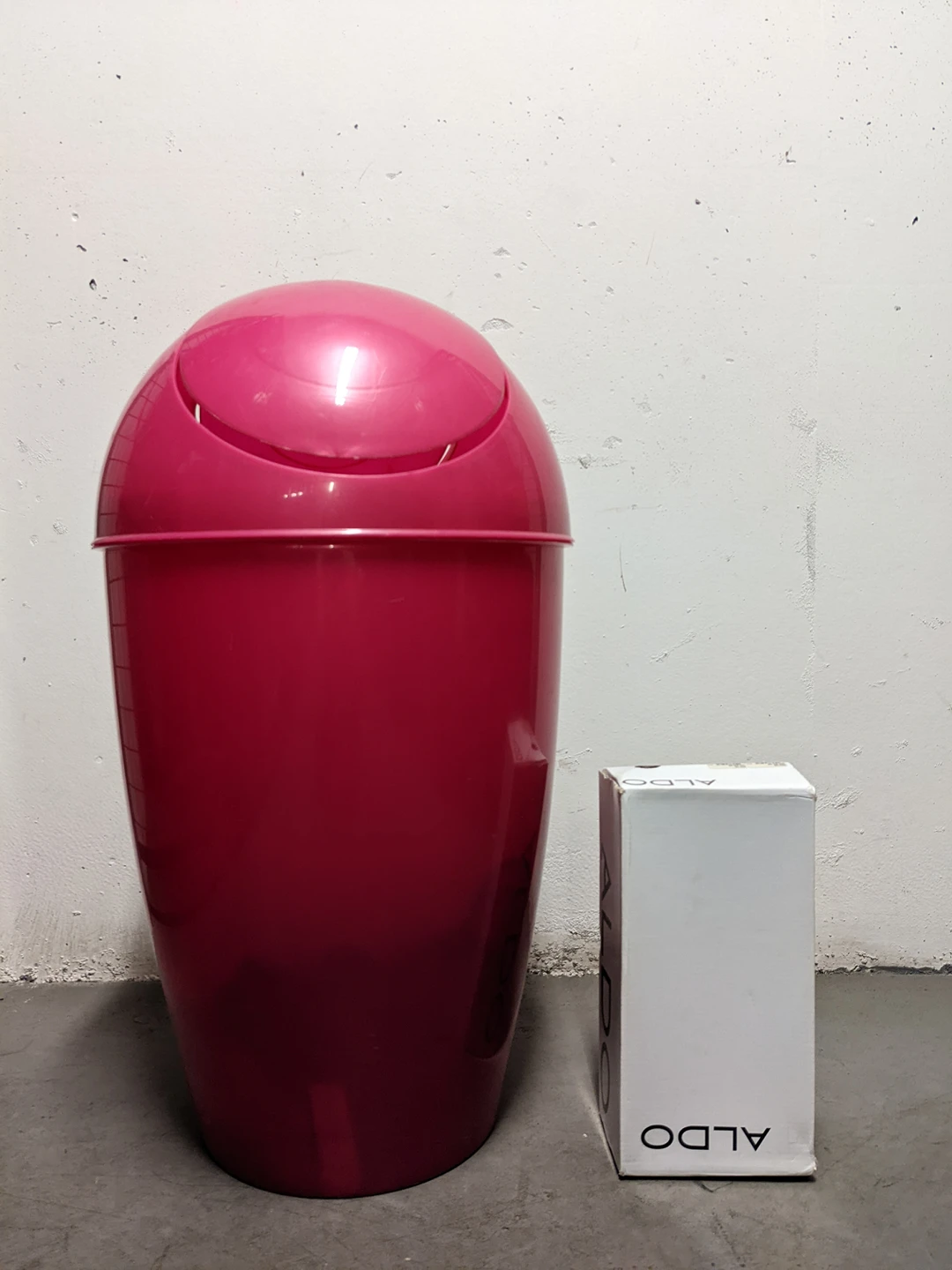 XL Pink Umbra bin - good for laundry or garbage thumbnail