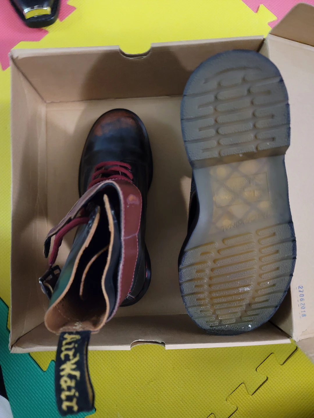 dr. martens image indicator(5)