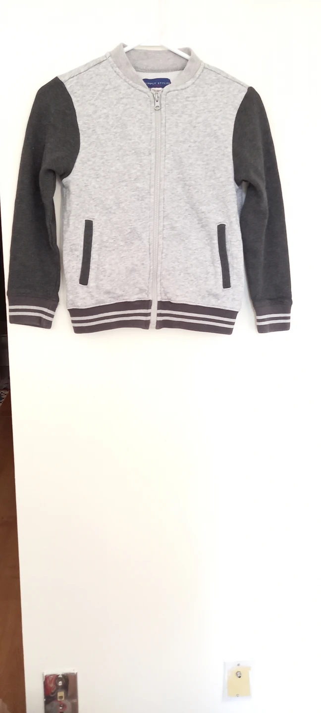 #Freecycle Boys Sweater ..Size 7/8 image indicator(2)