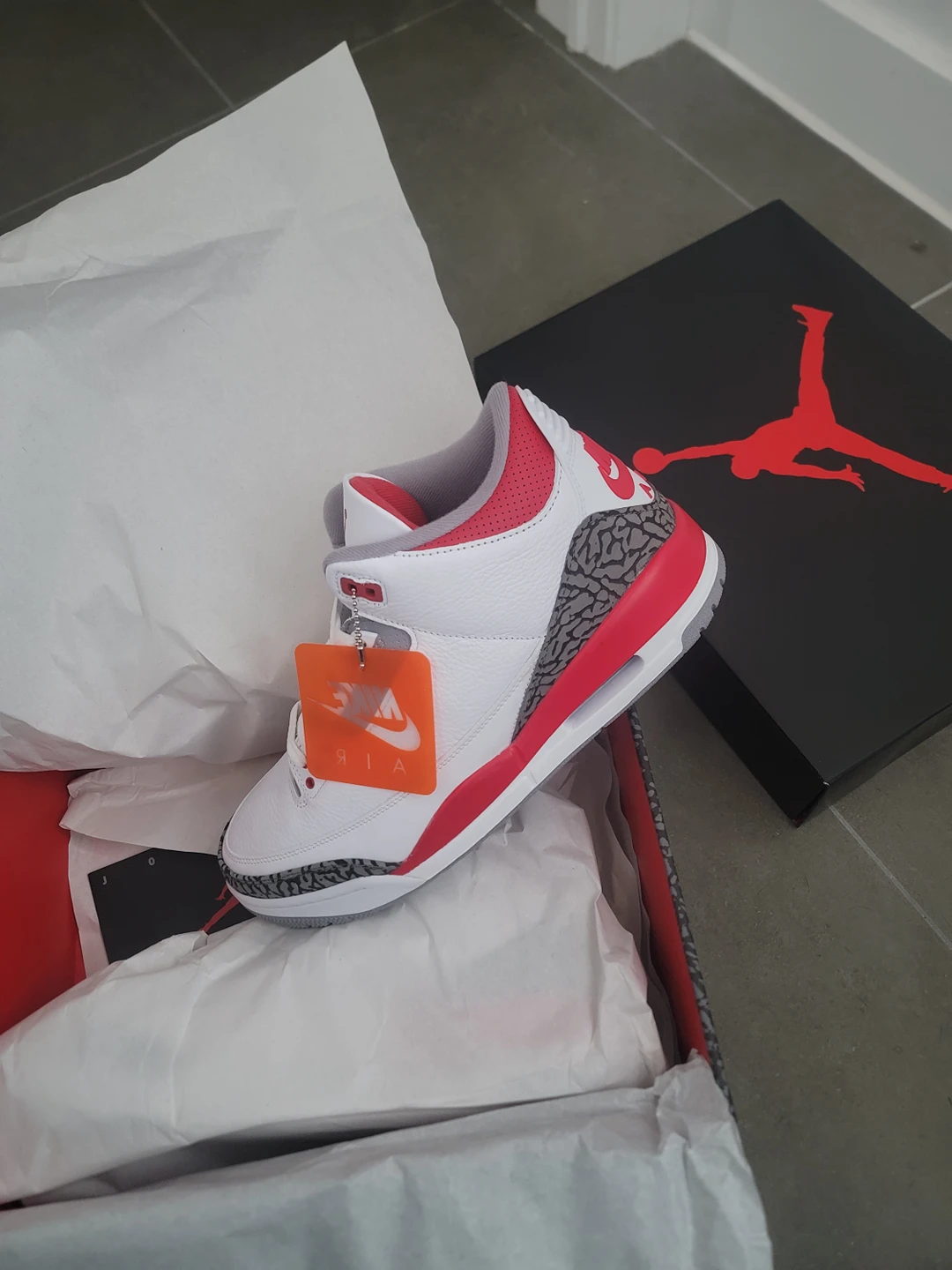Jordan 3 Fire Red - photo 2