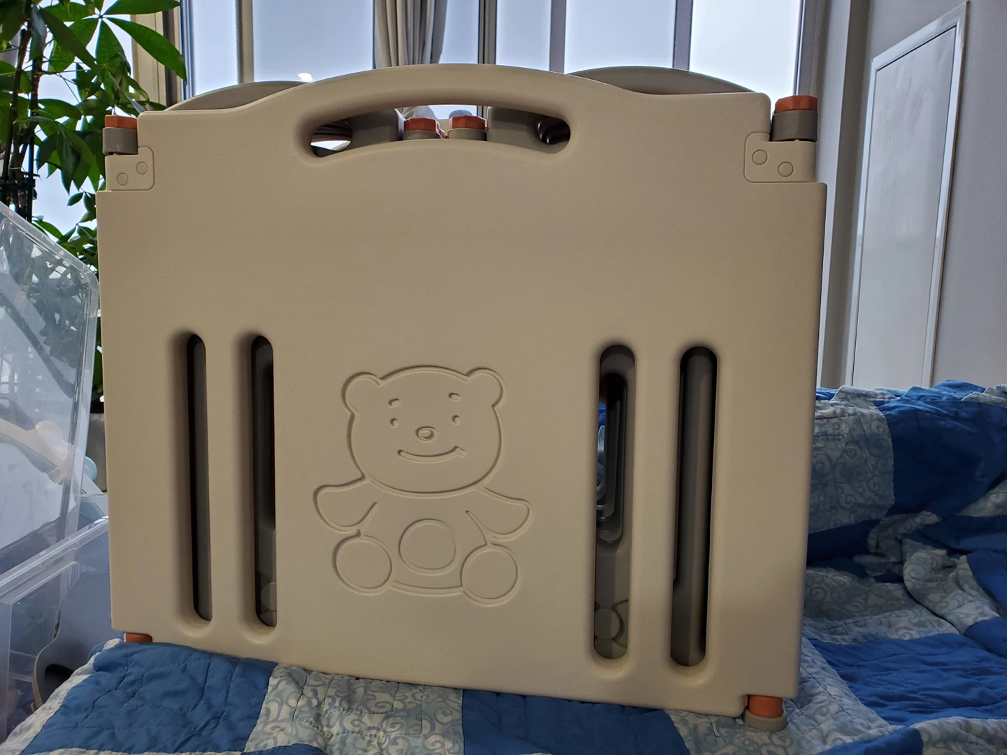 14 Panel playpen with gate