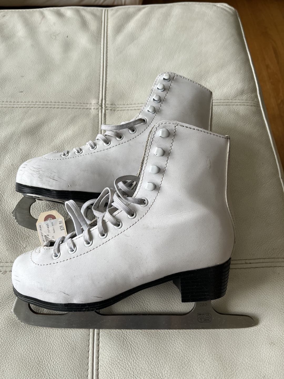 Kids skate size 5 (230)