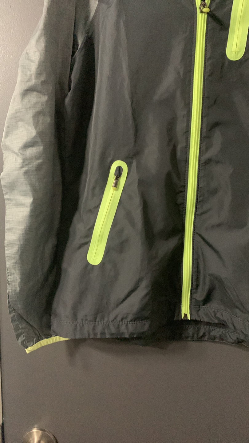 Under Armour women’s jacket XS image indicator(2)