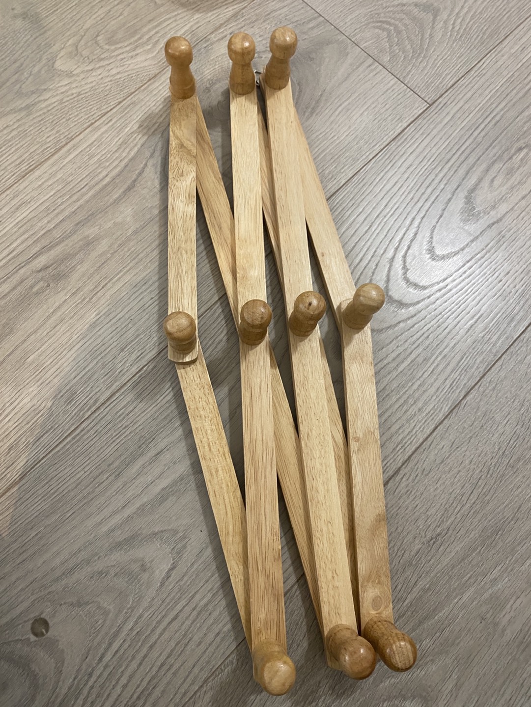 Wooden expandable wall hanger thumbnail