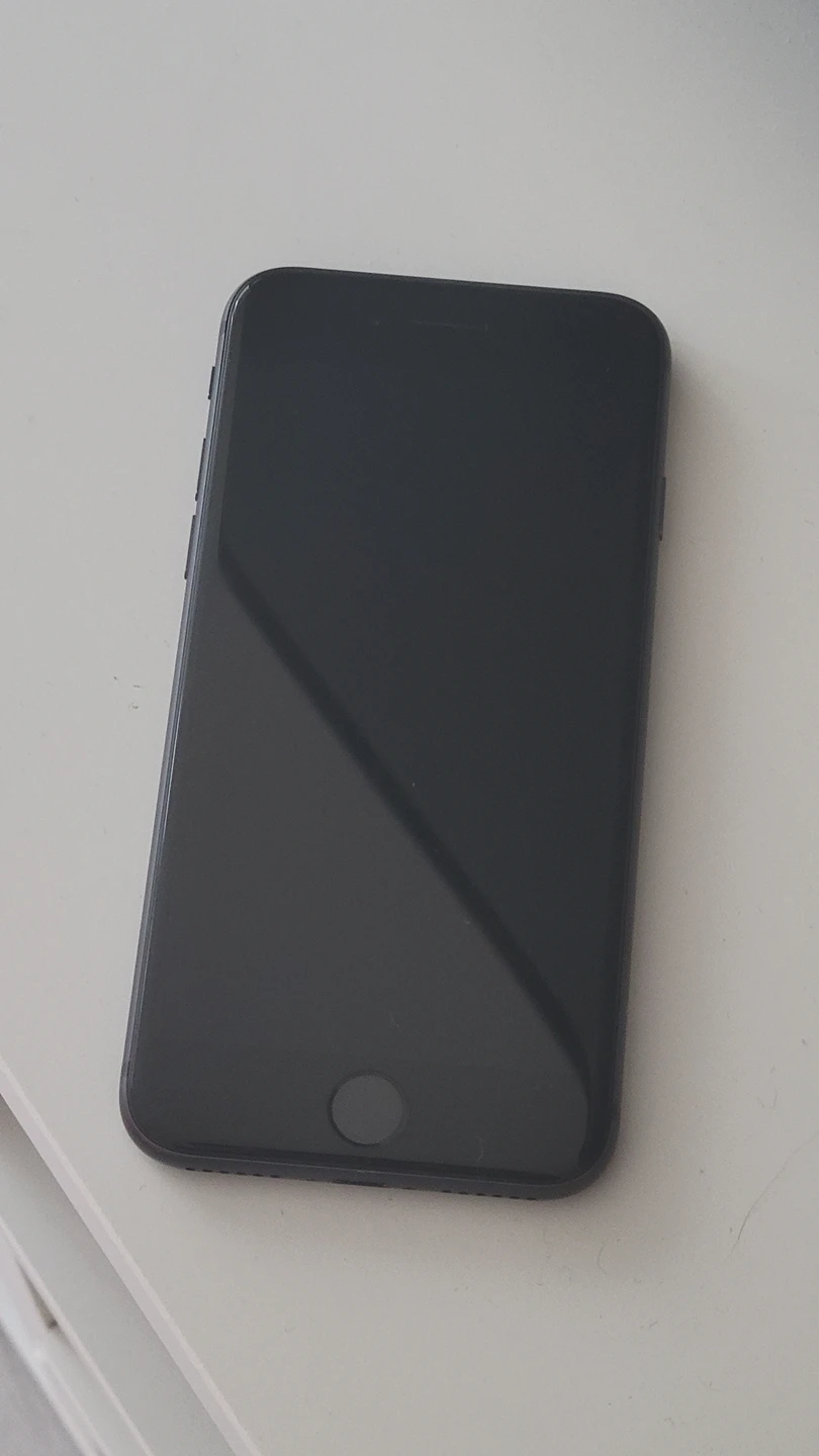 Iphone 8 Black used 64GB (unlocked) thumbnail