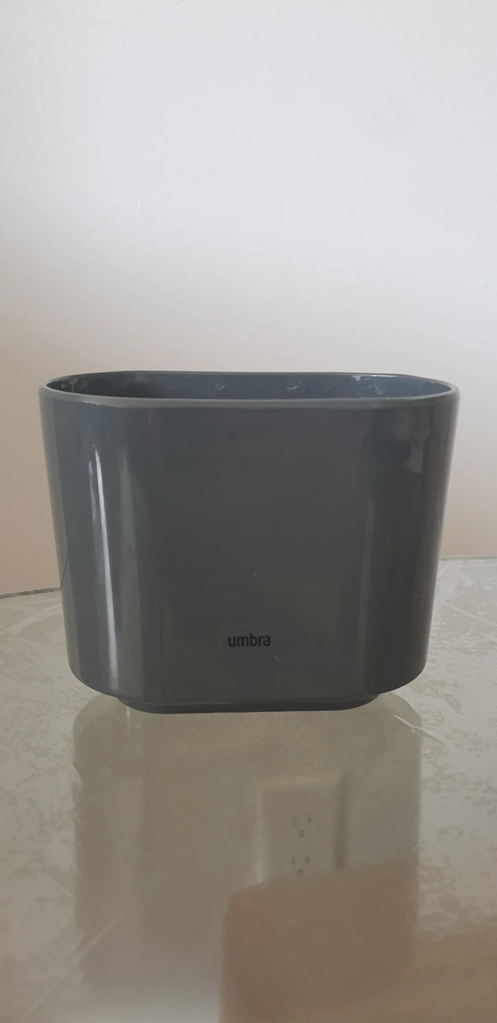 Umbra toothbrush holder