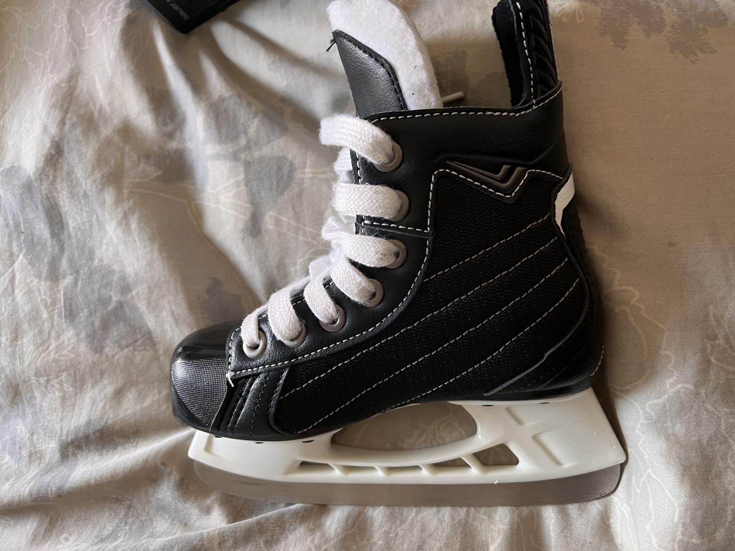 Ice Skates Youth size 11- BNIB