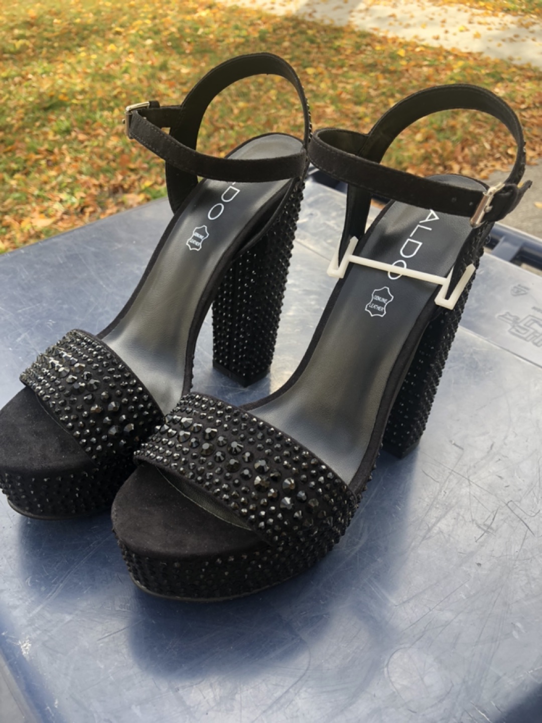 Aldo. Ladies 5 inch leather shoes.