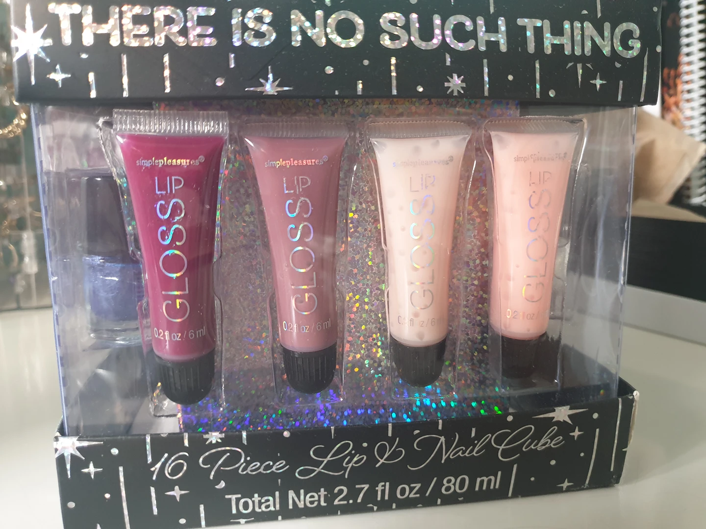 gift box lip gloss & nail polish image indicator(5)