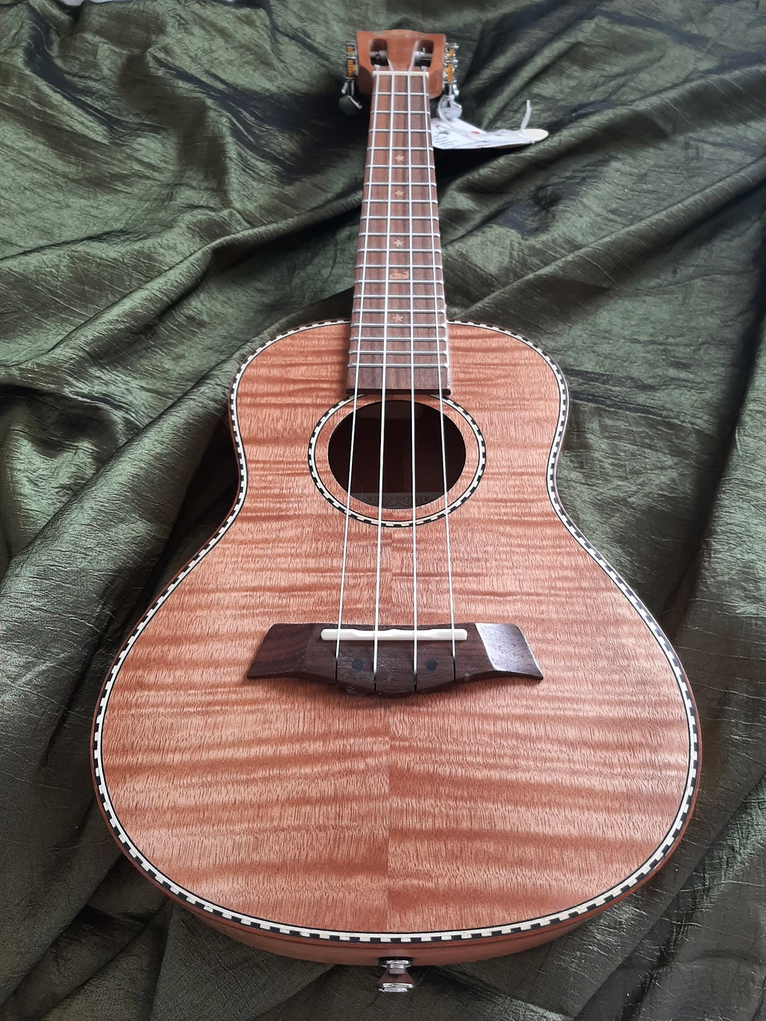 brand new Ukulele ✨ 👌 thumbnail