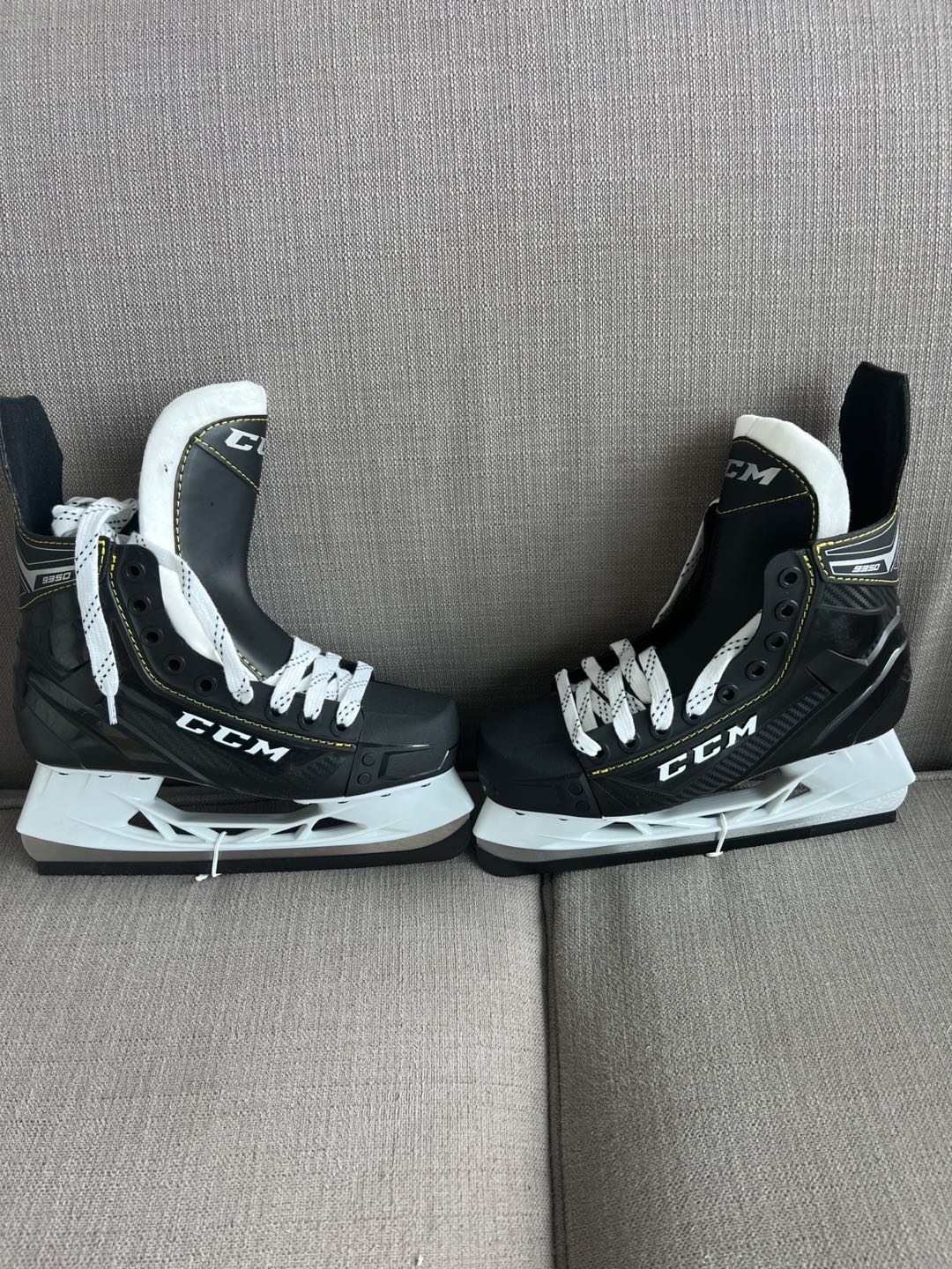 INT-JR Size 5 (Women’s 6-7 shoe) CCM Tacks- Brand NEW thumbnail