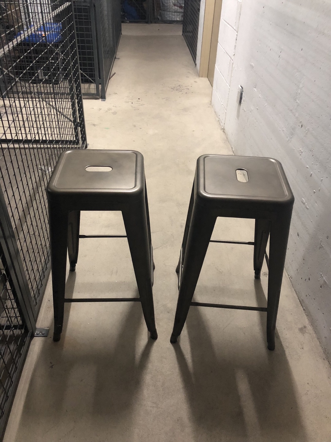 Pair of Iron counter stools - structube thumbnail