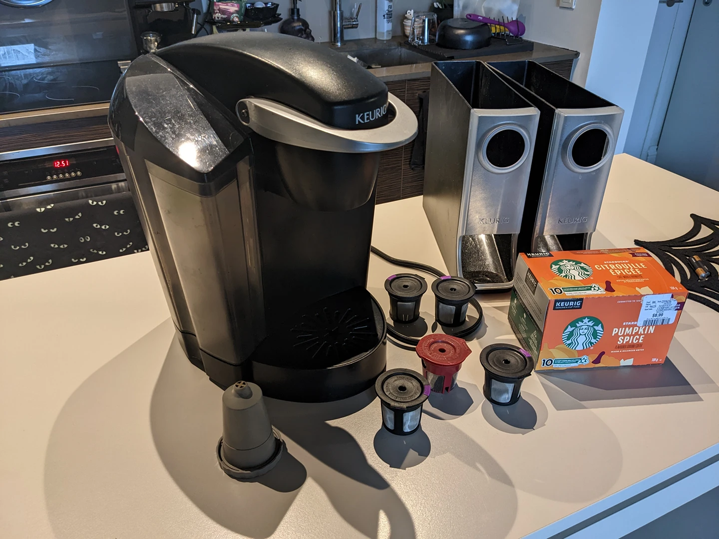 Keurig Coffee Machine 2 holders, 6 reusable + pumpkin spice pods image indicator(5)