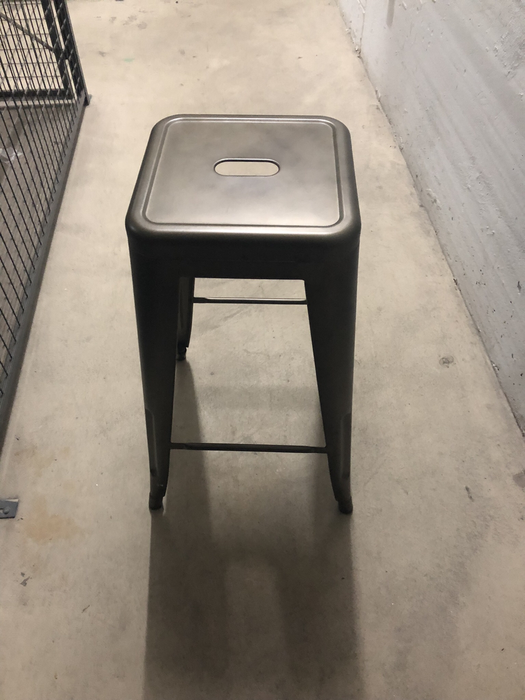 Pair of Iron counter stools - structube image indicator(2)