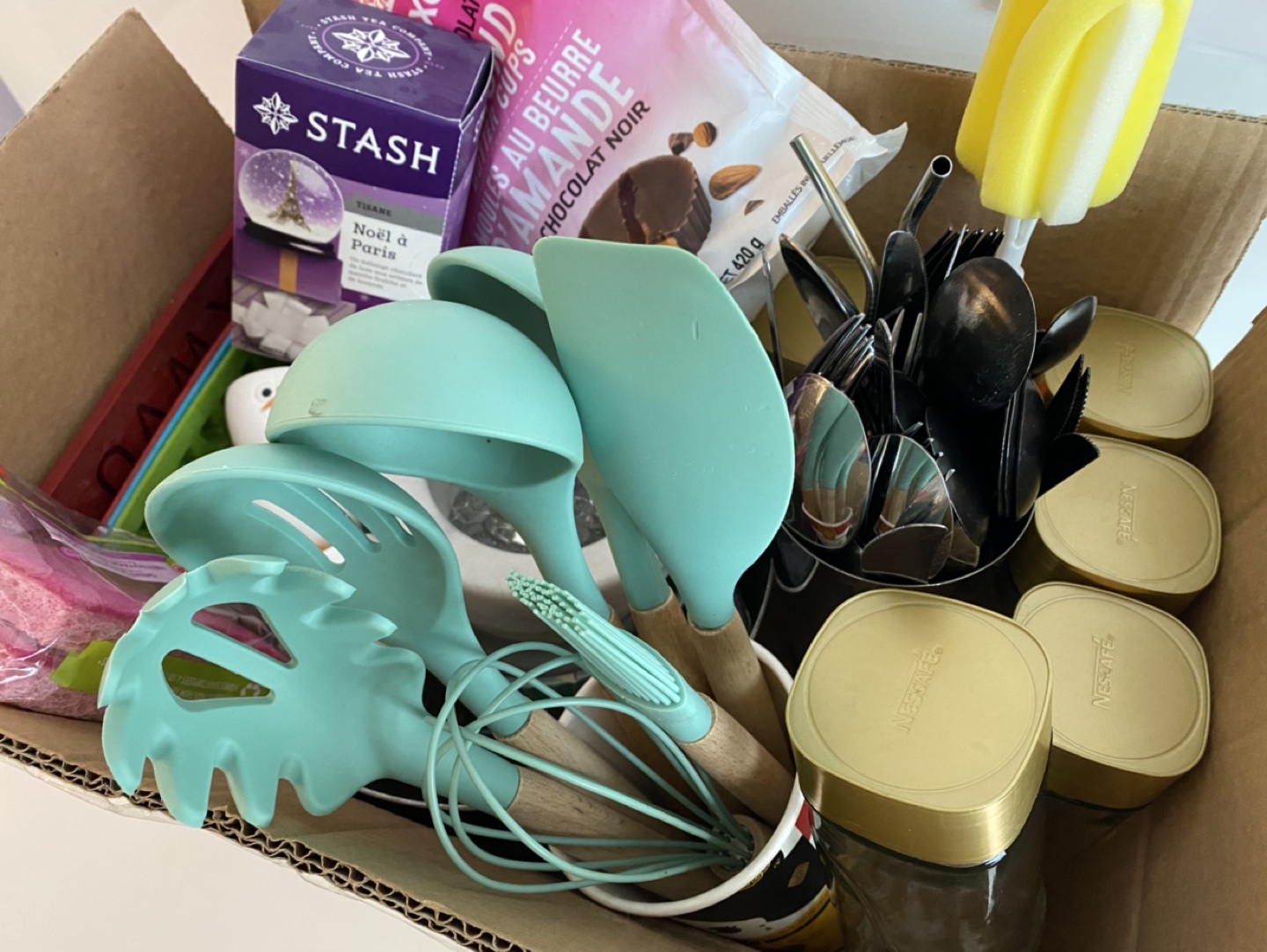FULL BOX of great Kitchen Accessories thumbnail