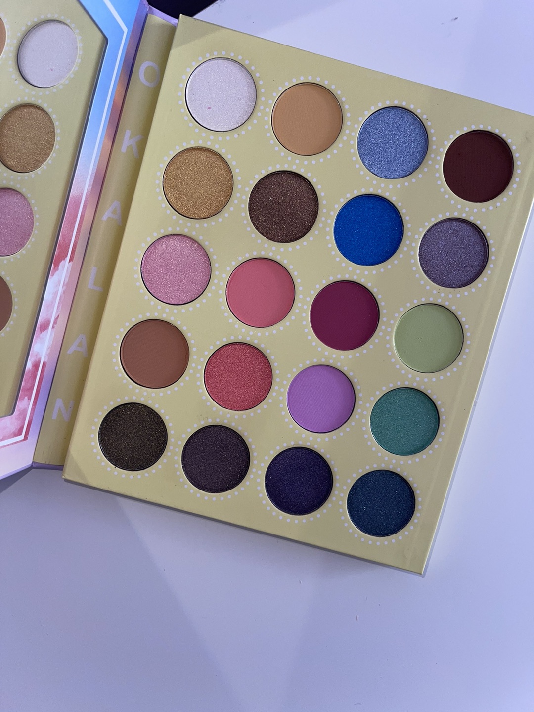 Paradise 2 eyeshadow palette BY OKALAN - photo 2