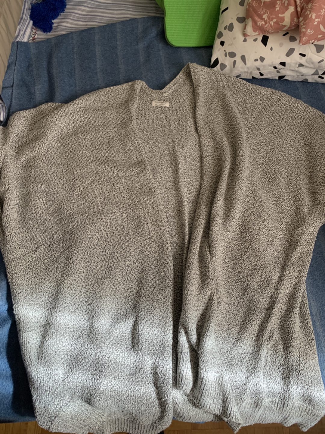 Aritzia Community Iconic Cape XS/S (natural) image indicator(4)