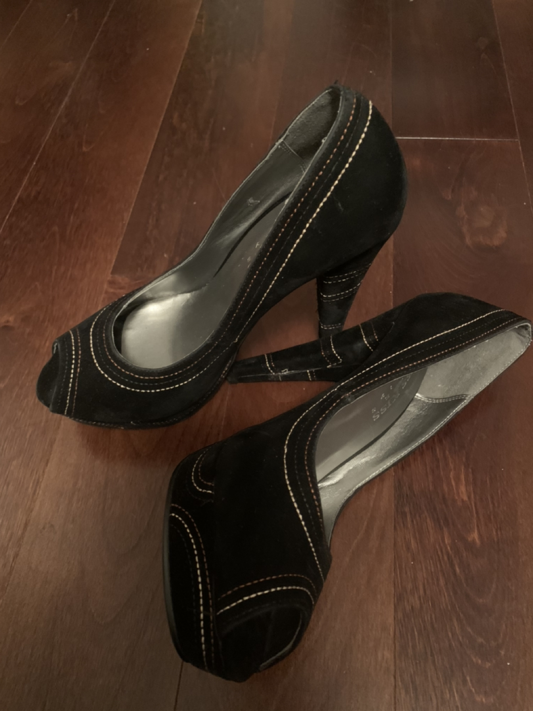 Black heels size 6 never worn image indicator(4)