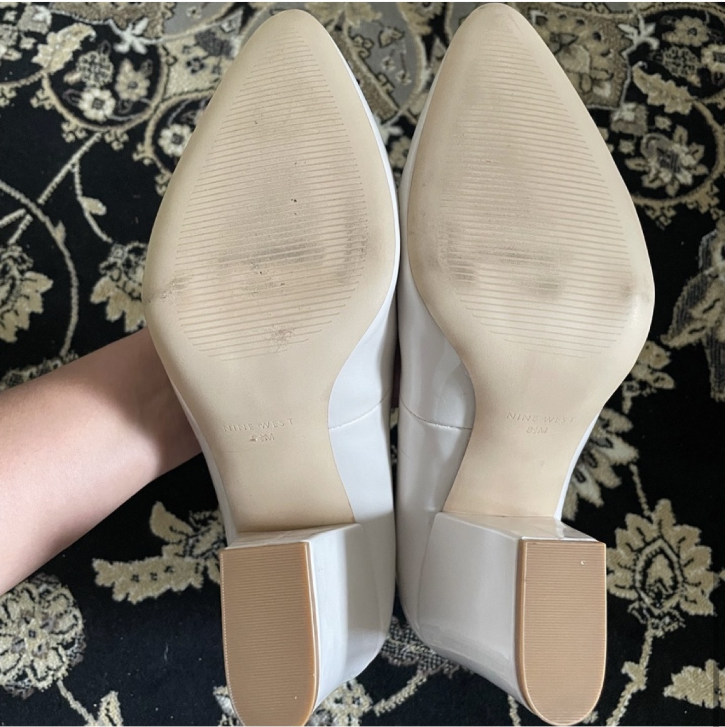 New Vegan Leather Nine West 8.5 Cream Pumps image indicator(3)