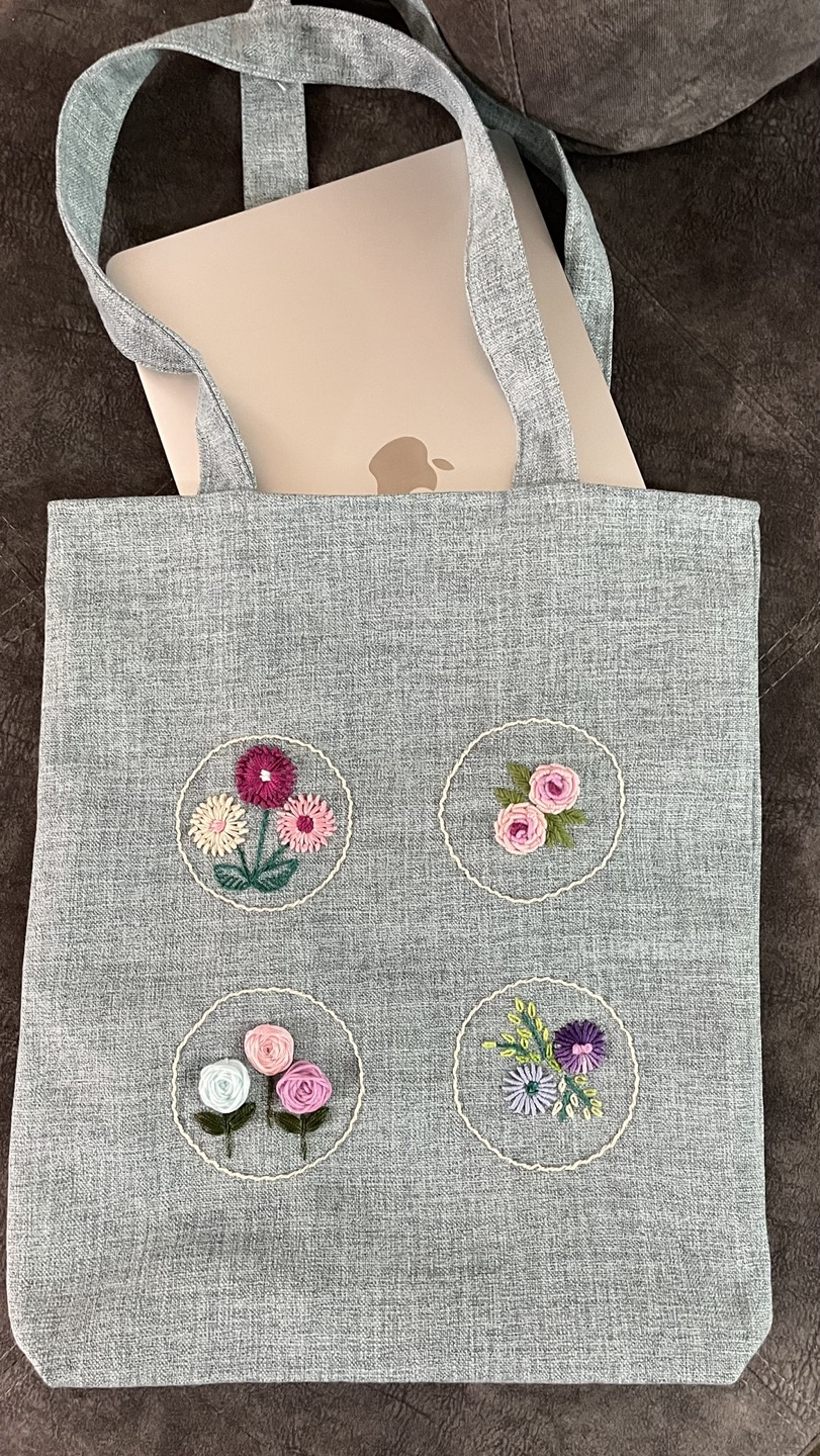 Embroidered tote bag💝 thumbnail