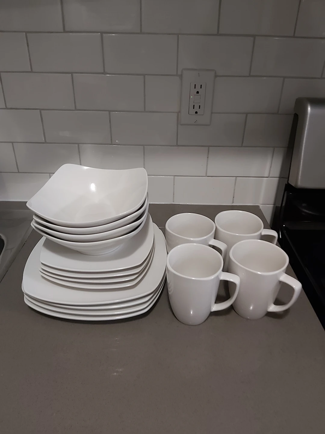 Gibson 16-Piece Porcelain Dinnerware Set thumbnail