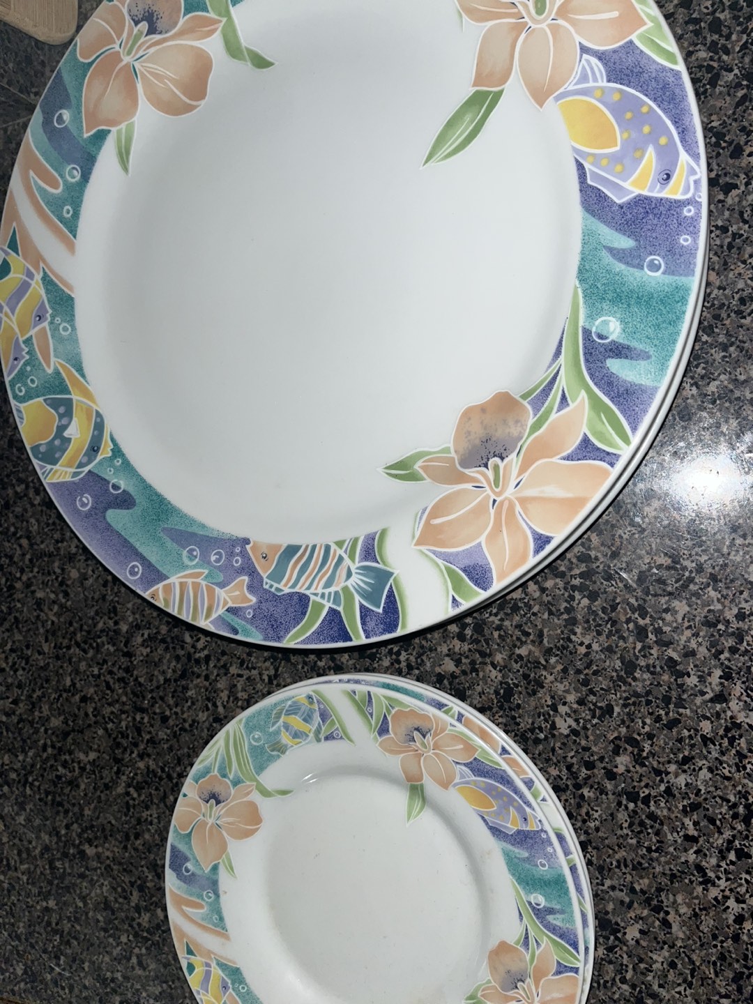Plates 3@small, 3@large #freecycle thumbnail
