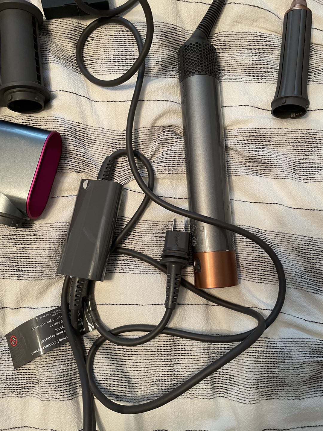 Dyson Airwrap Multi Styler - Complete - Like new - used once image indicator(3)